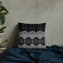 Cargar imagen en el visor de la galería, Black and White Throw Pillow - iVibe Art
